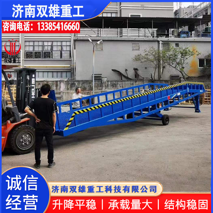 Mobile boarding bridge forklift loading bridge board hydraulic lift manufacturer manual pedaling bridge platform freight elevator