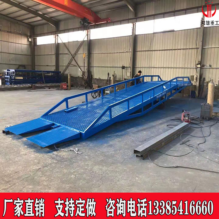 Electric hydraulic unloading platform Warehousing loading and unloading den-bridge forklift bridge large small household upper and upper cargo table sloping ladders 