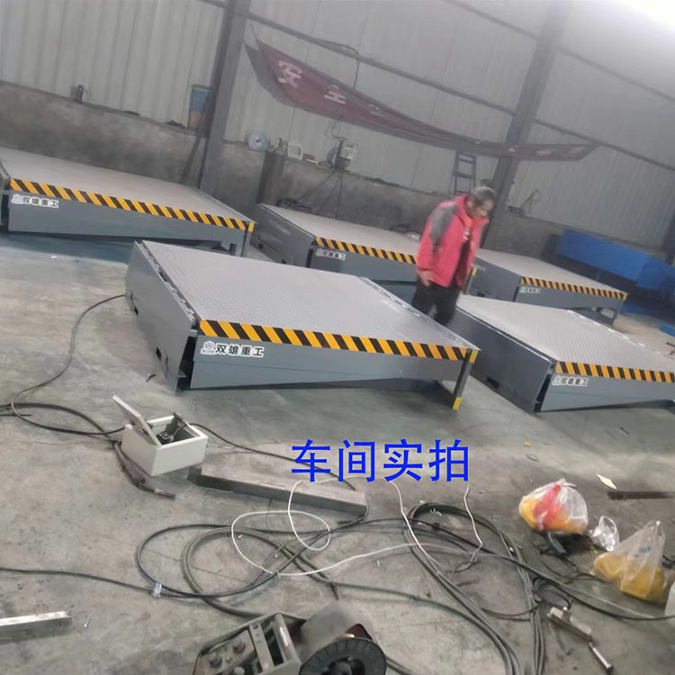 Fixed boarding bridge electric lifting adjustment plate hydraulic loading and unloading platform platform forklift loading ramp pedal car board