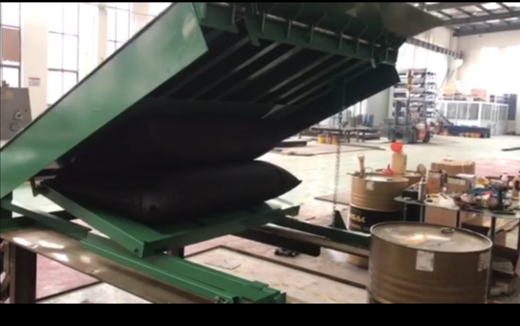 Single Axle Unloading Platform Lift Platform Lift Platform Airbag Airbags 1050 ~ 1380 Dimensions with motor