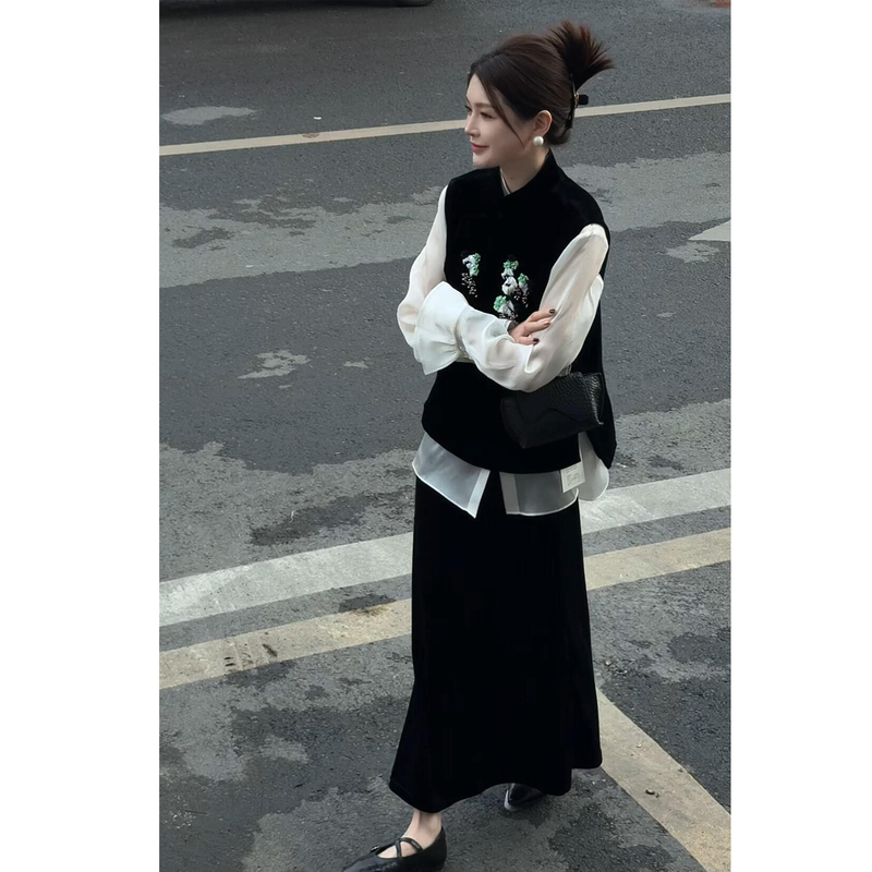 New Chinese Style Vest Suit for Women, Autumn Hot-Selling Niche Unique Design Shirt, Vest, and Skirt Three-Piece Set New Chinese Style Vest Suit for Women, Autumn Hot-Selling Niche Unique Design Shirt, Vest, and Skirt Three-Piece Set