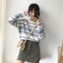 Mùa thu 2018 phiên bản Hàn Quốc của phụ nữ mới thêu sọc lỏng lẻo cổ sinh viên cổ tròn tay dài đan áo len thoi trang cong so