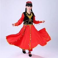 Красные женщины со шляпами