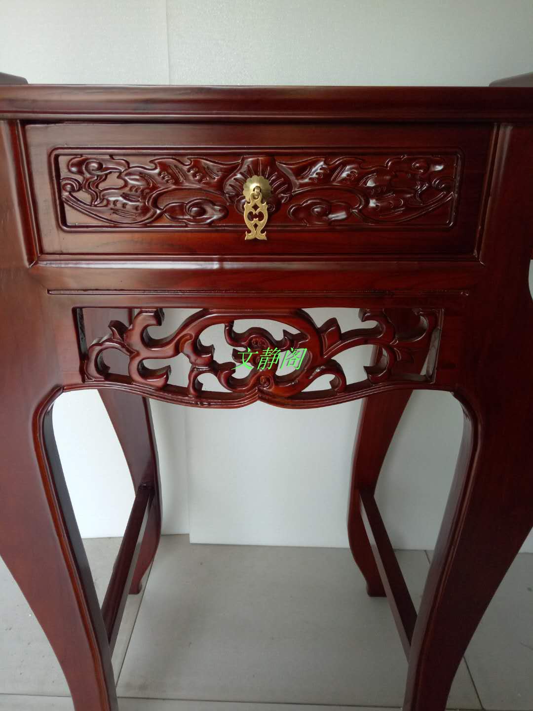 Chân cong Trung Quốc may mắn cho bàn Phật Phật bàn khuyến mãi đơn giản hộ gia đình chân trắng uốn cong Shentai Guanyin Đài Loan gỗ rắn - Bàn bàn học xếp