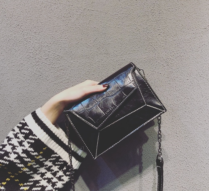 Tidal Packets Bag for women 2021 new slanted satchel Han version 100 lap small square bag casual genuine leather chain single shoulder women's bag