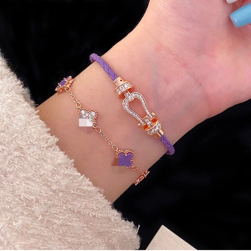 Light Luxury Super Shiny Four-Leaf Flower Rose Gold Bracelet for Women, Horseshoe Clasp Magnetic Clasp Stackable Bracelet, High-End Feel Bracelet Jewelry