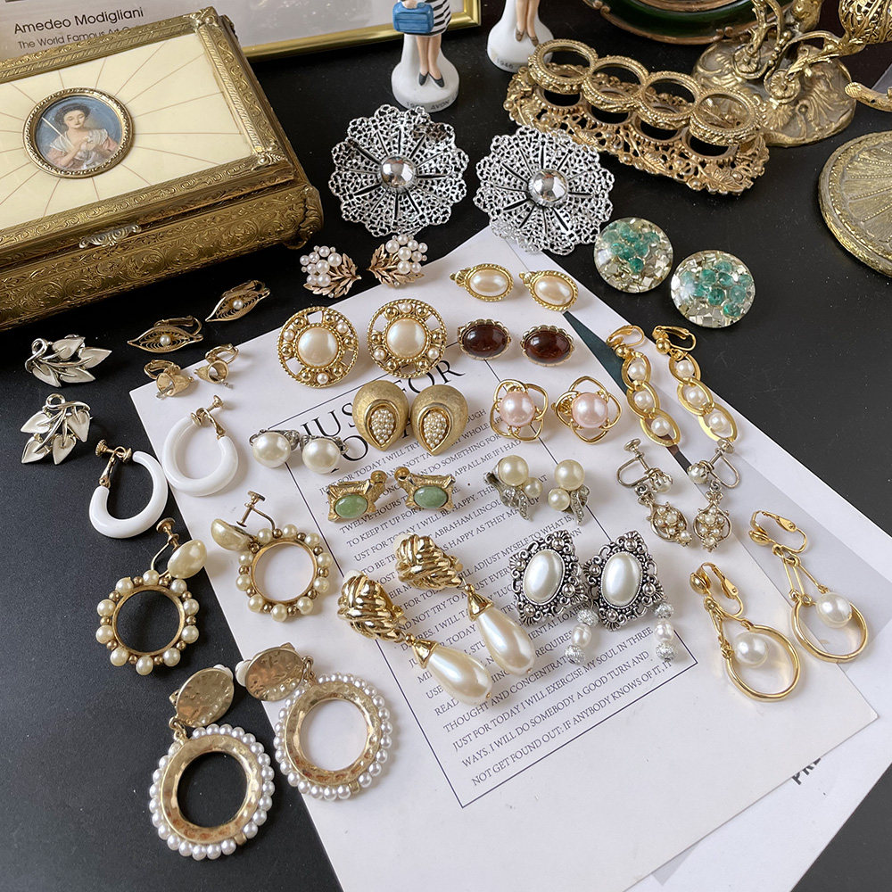 Overseas Western antique jewelry vintage vintage vintage vintage earrings versatile elegant European and American summer fashion antique ear pin ear clip T8