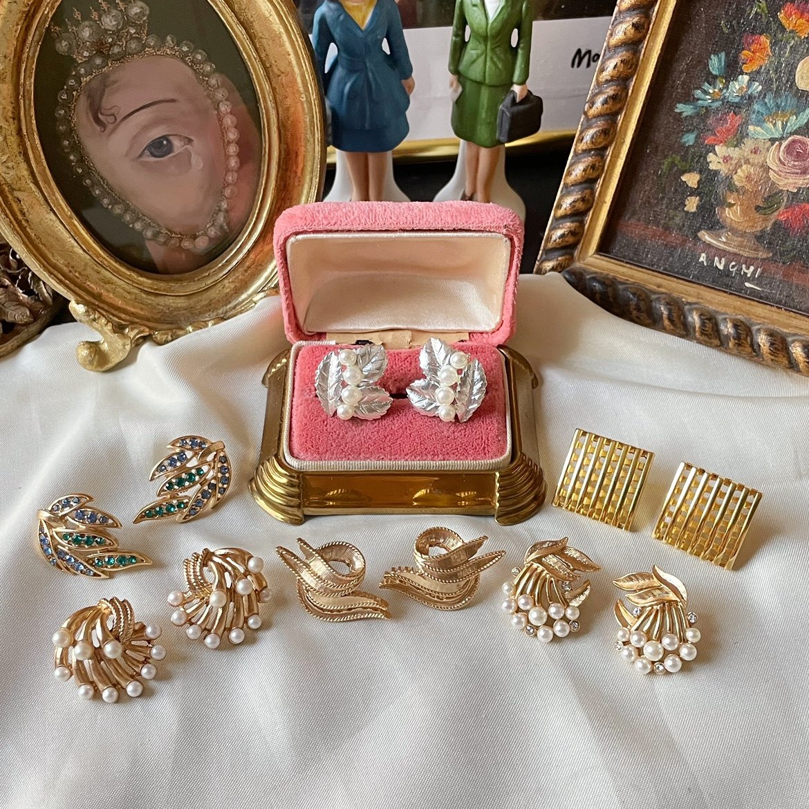 Vintage overseas custom retro Dong modern re-engraved all-match enamel pearl gold-plated hypoallergenic ear clip earrings