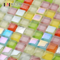 Красивый розовый зеленый розовый зеленый кристалл