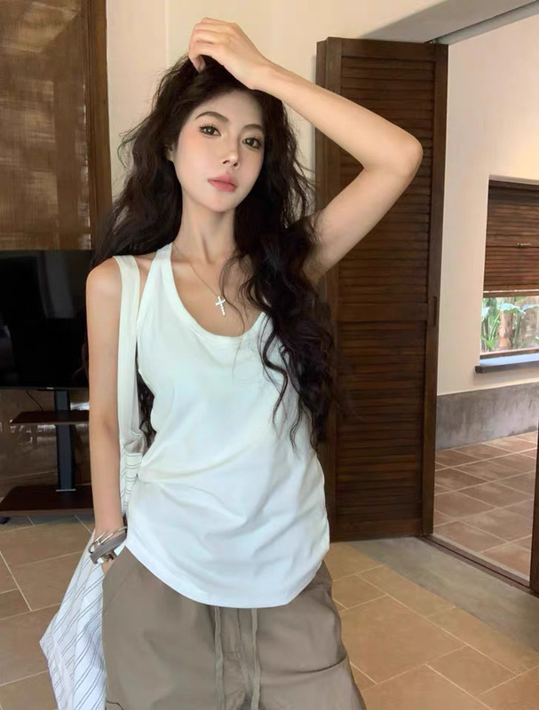 Hong Kong Style Spicy Girl Loose White Camisole with Chest Pads, Versatile Sleeveless Top for Summer, Casual Inner Wear or Outer Wear for Women