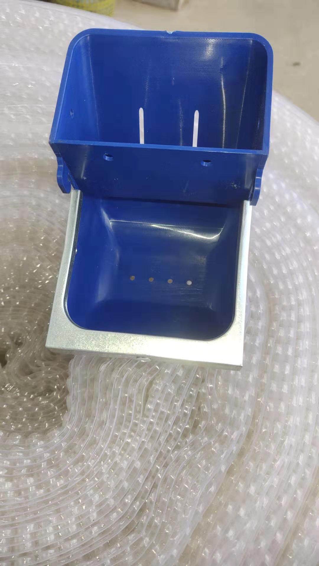 Rabbit cage food box Anti-pickling food box Plastic food box Breeding rabbit cage material tank hopper Rabbit pellet material box