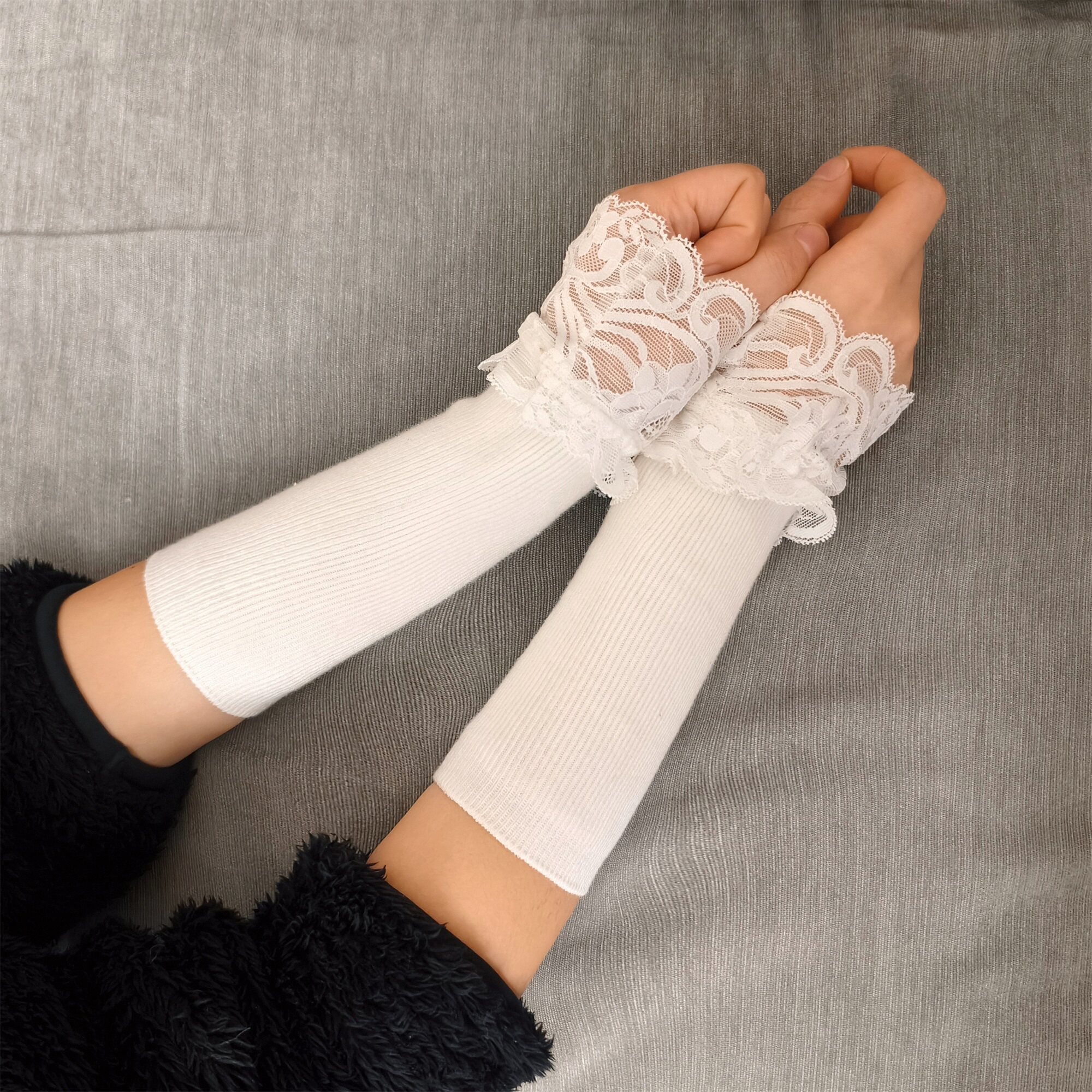 Combed cotton short warm sleeves for women, perfect for wedding dresses and formal wear, thickened arm sleeves with lace trim and knitted faux sleeves.