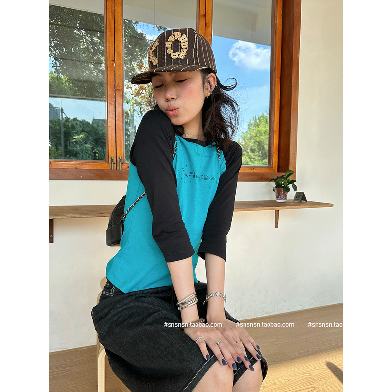 Retro Color-Blocking~American-Style Letter Print Patchwork Three-Quarter Sleeve Color-Blocked T-Shirt for Women, Slim Fit, Versatile Casual Top