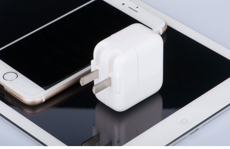  1007情景-iPad-iPhone4s充电器2-1A_02.jpg