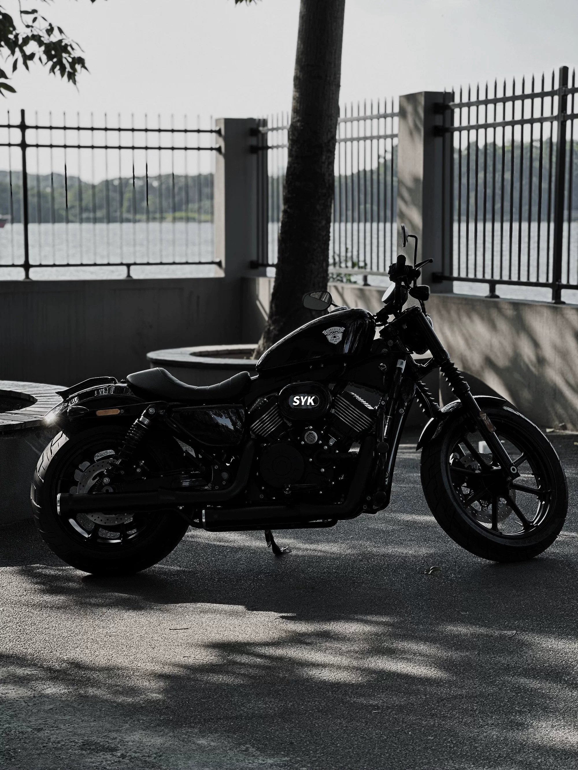 Мотонаклейка SYK X48 для Harley 800/883, ретро крузер, стиль широкая шина, чёрная