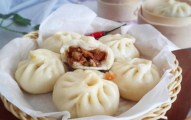 蒸包子时,用冷水还是热水和面?1