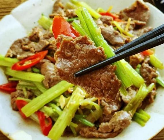 炒牛肉多加点这东西，牛肉鲜又嫩，好吃1