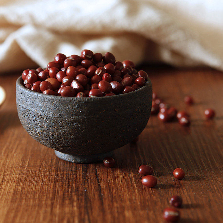 Texture coarse pottery small cup dried fruit dried food snack grain shooting photography photo props background