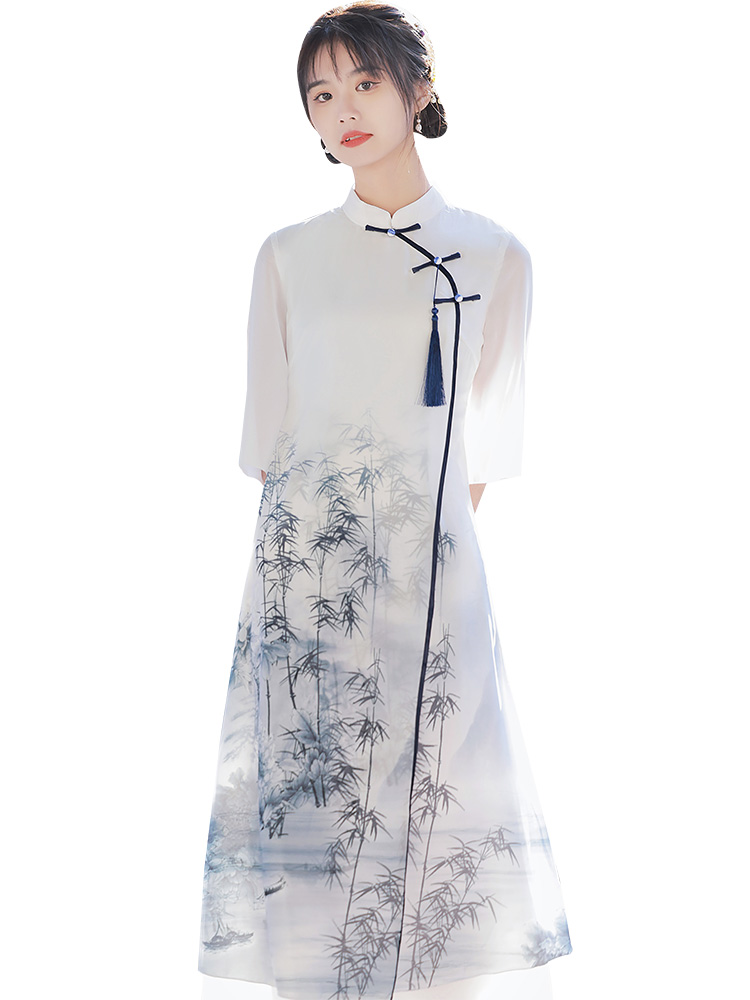 Long lightweight retro cheongsam, Chinese style Long lightweight retro cheongsam, Chinese style