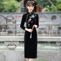 Embroidered black gold velvet cheongsam 2021 new autumn and winter womens retro slim long sleeve improved dress