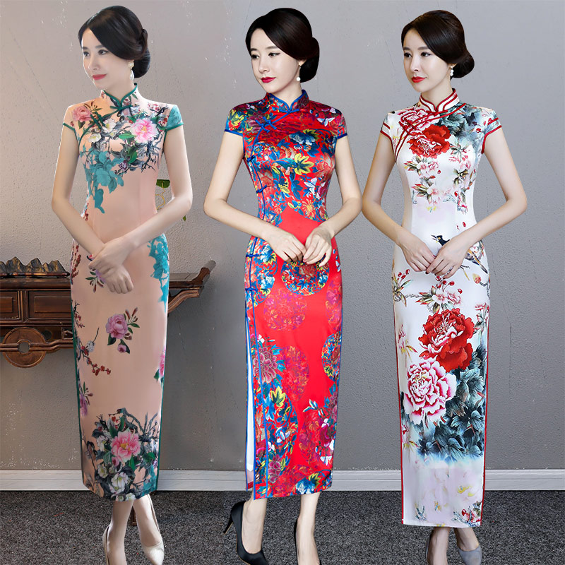 Long version of the qipao 2022 The new young models of young women's retro temperament The elegant walking show improves the summer season