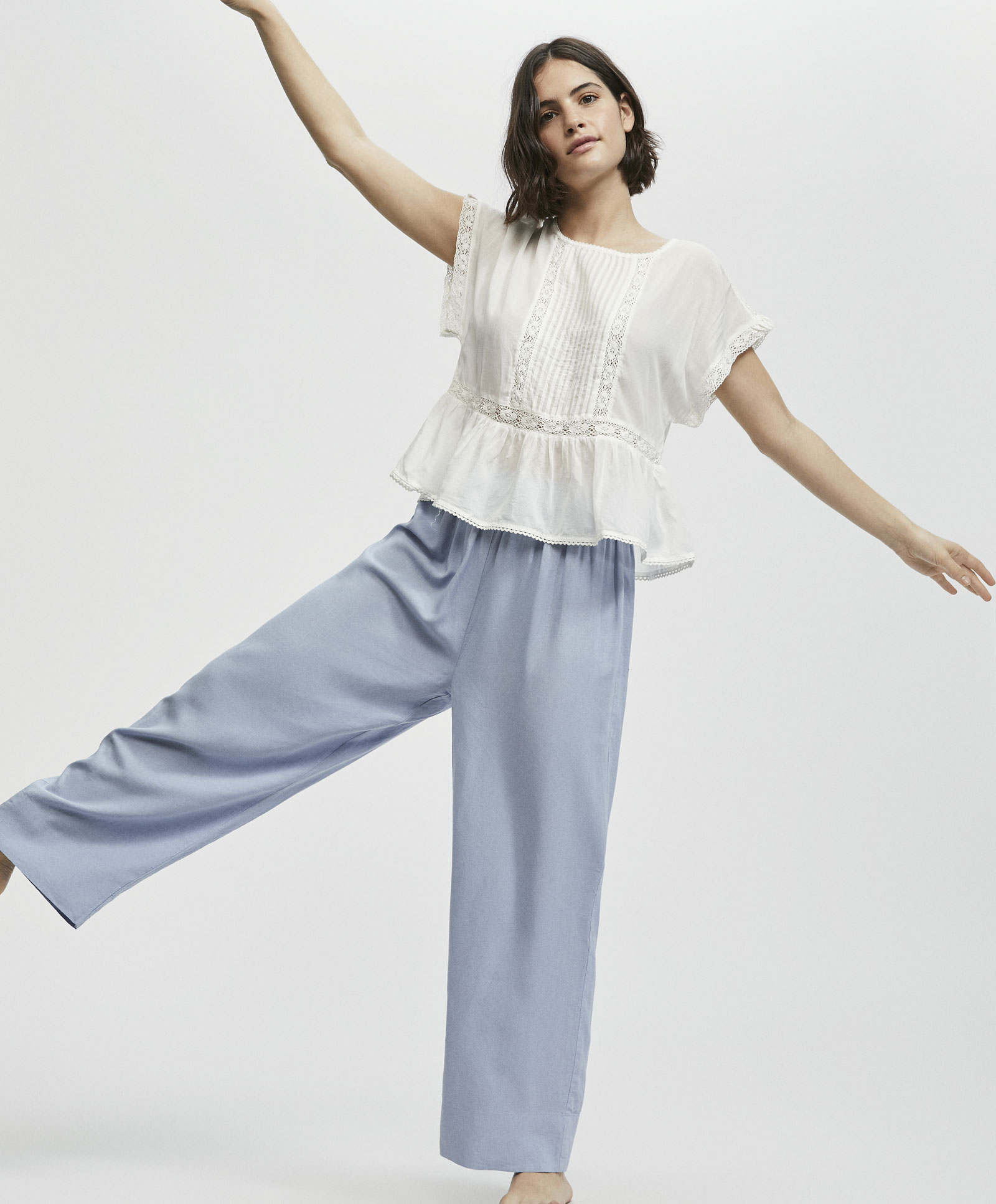 Mùa xuân và mùa hè giảm giá Oysho trắng ren rộng đơn giản ngắn tay nhà T-Shirt đồ ngủ 30227139959 thời trang nữ 2021