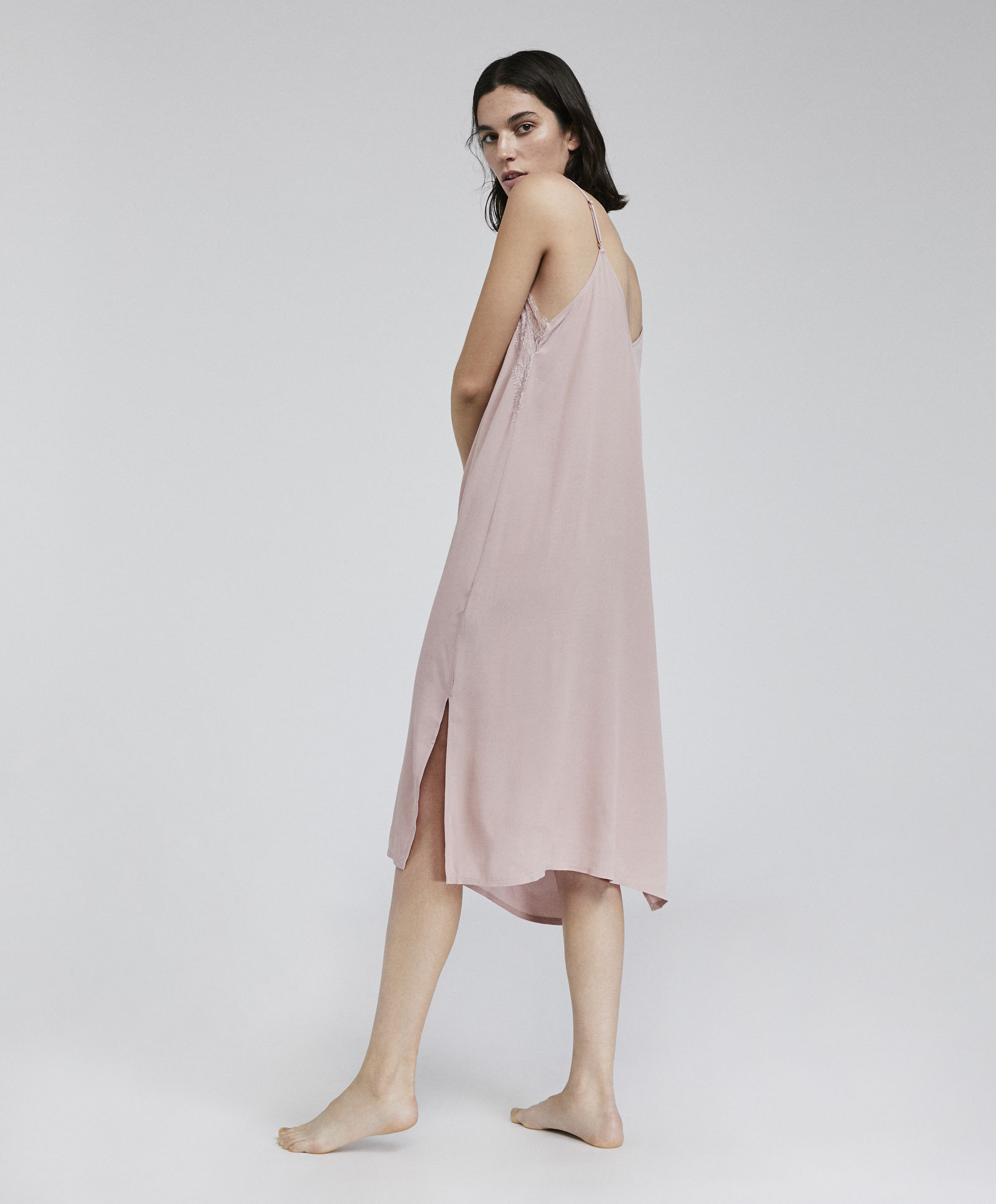 Mùa xuân và mùa hè giảm giá Oysho hồng ren thoải mái dây đeo vai điều chỉnh nhà nightdress đồ ngủ 30271719979 bộ đồ thể thao nam