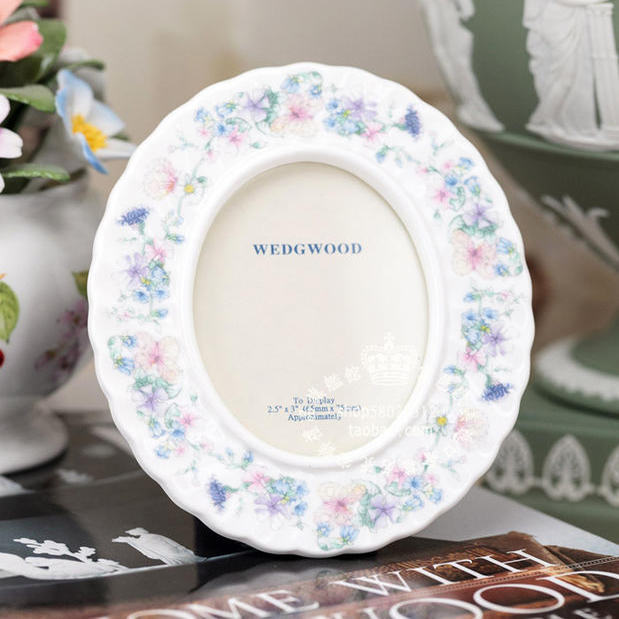 British Wedgwood Oval Bone China European-Style Photo Frame for Study and Bedroom