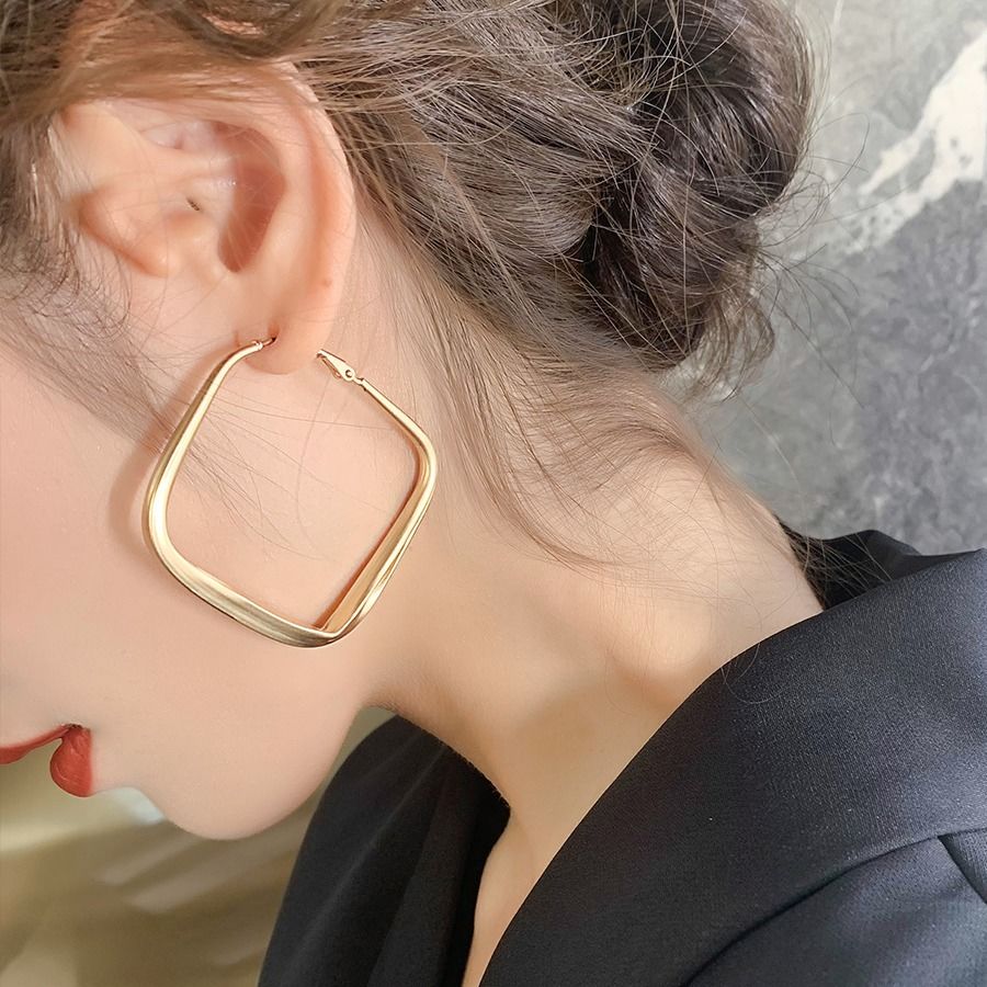S925 silver needle metal irregular retro port wind earrings personality exaggerated earrings women's winter new net red earrings