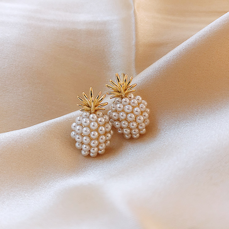 Pineapple pearl earrings French retro high-end earrings net celebrity temperament female 2020 new trendy earrings silver needles