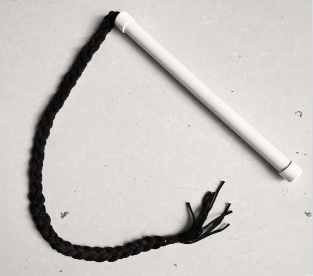 Wang Ermini put a sheep to catch a sheep to put up a bullwhip to perform a children's stage performance photo-prop