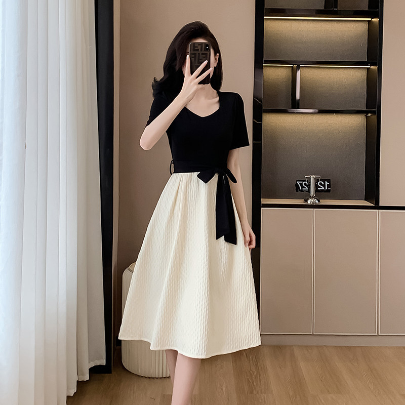 French Hepburn Style Color-Block A-Line Dress for Women, 2026 Summer New Style, Waist-Cinching, Slimming, Elegant Mid-Length Dress