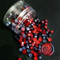 160 кусочков фейерверков на земле