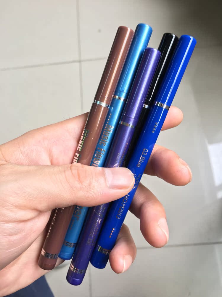 Bút kẻ mắt màu tím Dream Purple Không thấm nước và không thấm mồ hôi Màu bút kẻ mắt mờ không nở lâu thật kẻ mắt the face shop