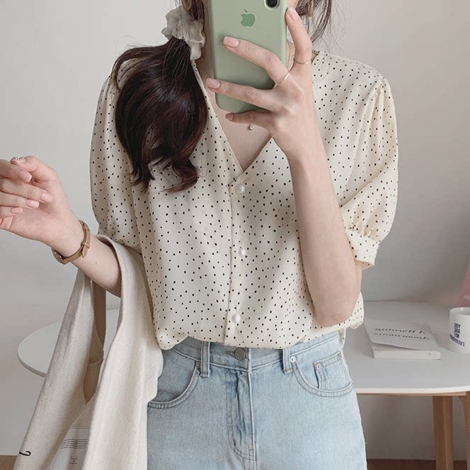 French-style design, unique and elegant loose-fitting floral V-neck top, summer retro polka dot chiffon short-sleeved shirt for women.