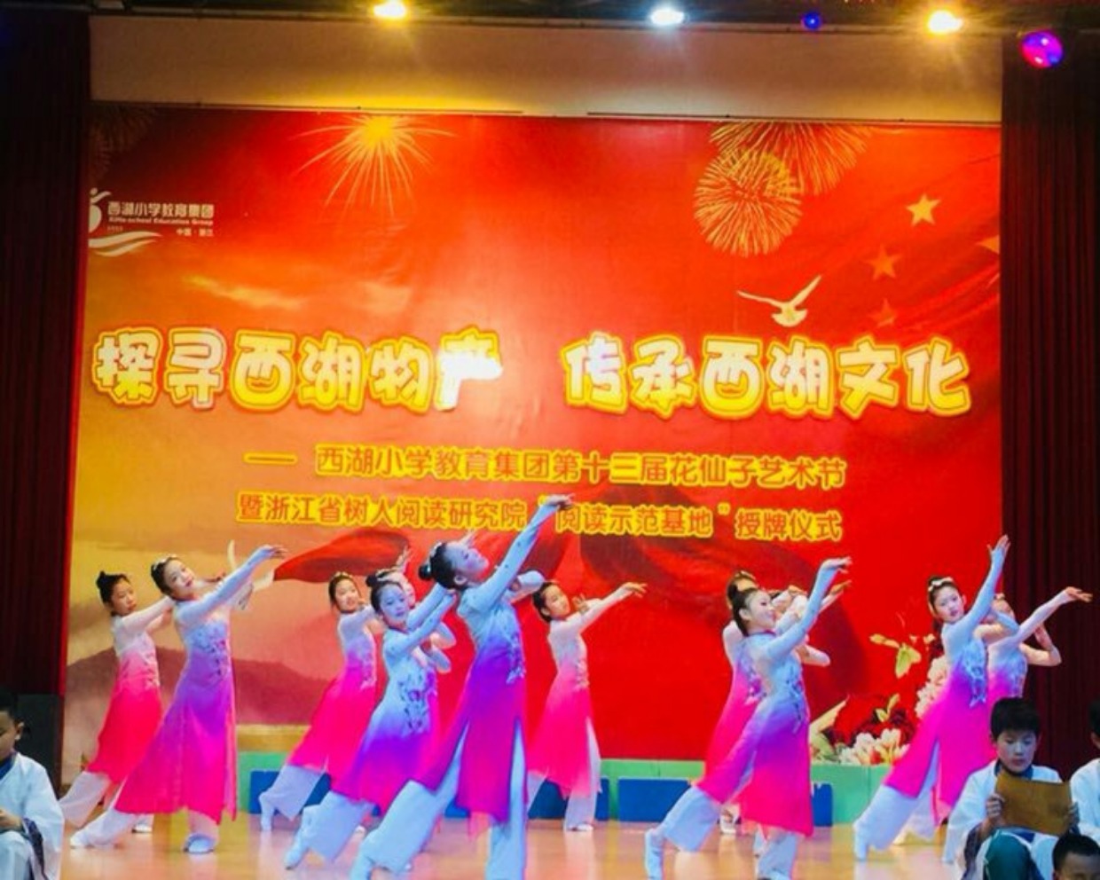 Mới của trẻ em trang phục khiêu vũ cổ điển cô gái ô múa khiêu vũ biểu diễn quần áo khiêu vũ quốc gia cô gái thanh lịch cửa hàng quần áo biểu diễn cho trẻ em