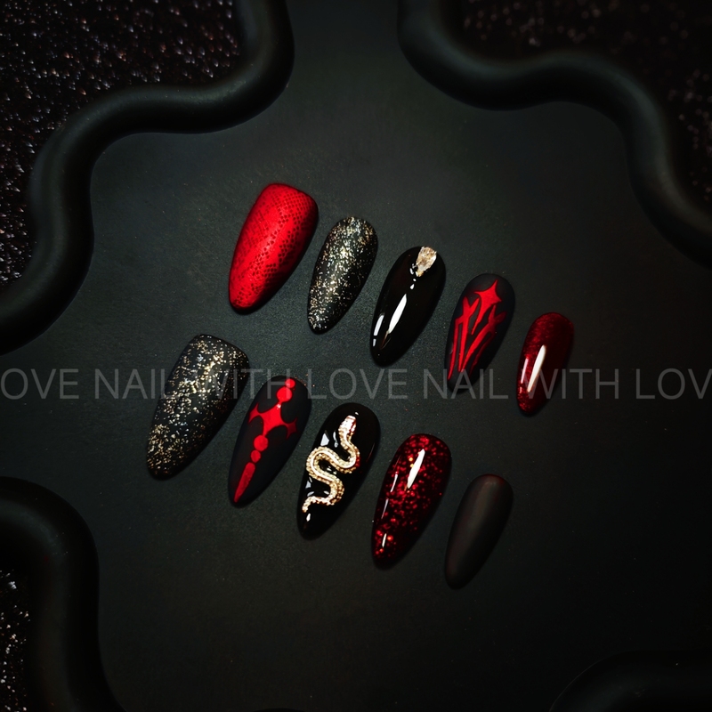 Purely Handmade Dark Style Black and Red Snake Pattern Matte Velvet Lace High-End Black and Red Manicure Removable Wearable Nails