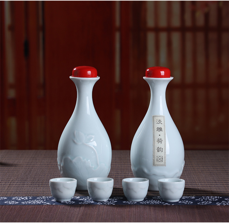 An empty bottle of jingdezhen ceramics a kilo have the antique white little hip household seal wine equipment installed a gift gift boxes