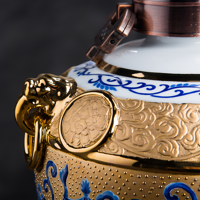Wine jars 5 jins of jingdezhen ceramic household seal put gifts 18 k an empty bottle anaglyph gold hip Wine utensils