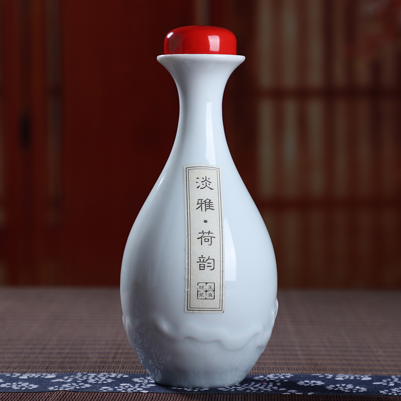 An empty bottle of jingdezhen ceramics a kilo have the antique white little hip household seal wine equipment installed a gift gift boxes
