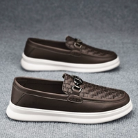 Коричневый