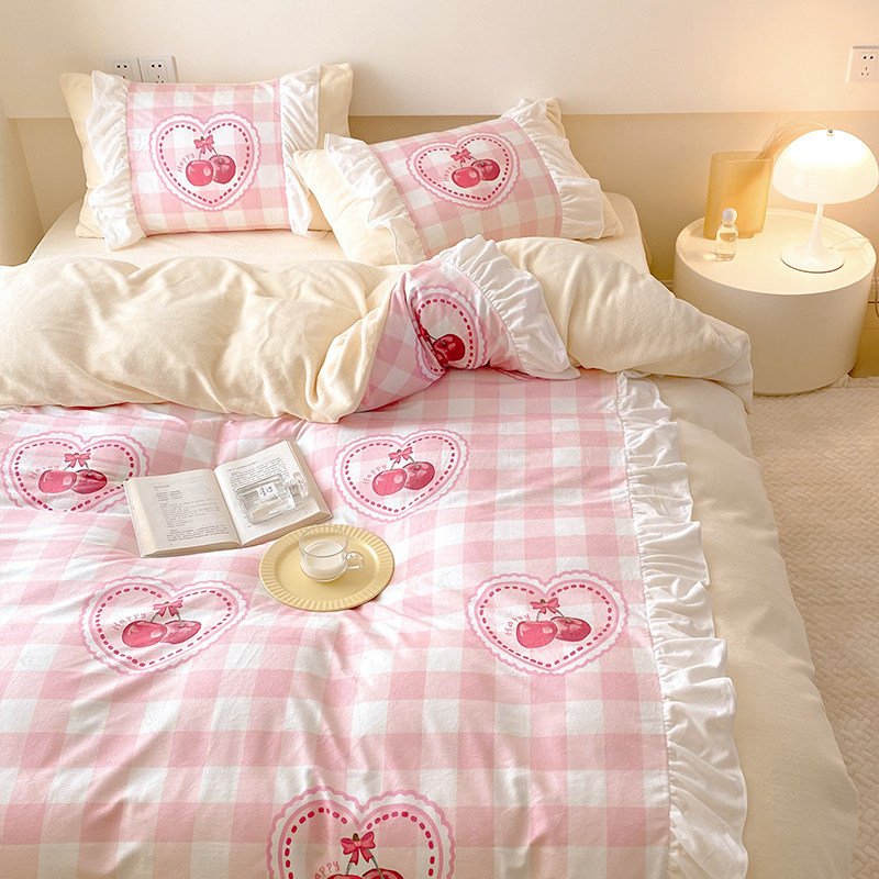 Four pieces of Korean cow cow bed thickened winter warm coral lace by a girl's bed powder cherry