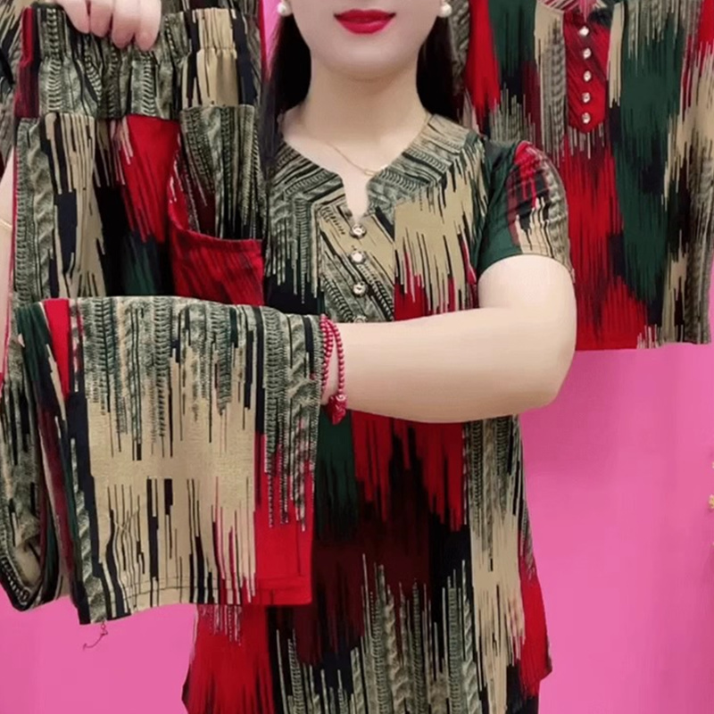 Summer New Style Mom's Ice Silk Suit for Middle-Aged and Elderly Women, Elastic Printed Two-Piece Set, Grandma Outfit, Short-Sleeved Top and Pants Summer New Style Mom's Ice Silk Suit for Middle-Aged and Elderly Women, Elastic Printed Two-Piece Set, Grandma Outfit, Short-Sleeved Top and Pants