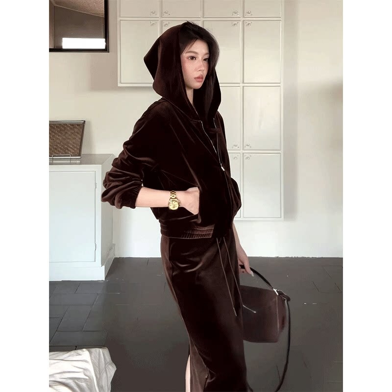 Plus Size 150kg Fat Sister's High-End Coffee-Colored Velvet Sports Suit for Women, Autumn and Winter Sweatshirt and Skirt Two-Piece Set 2 Plus Size 150kg Fat Sister's High-End Coffee-Colored Velvet Sports Suit for Women, Autumn and Winter Sweatshirt and Skirt Two-Piece Set 2