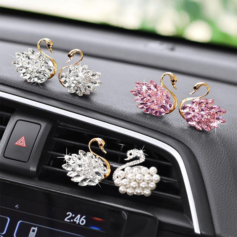 New swanky car air outlet fragrant pearl water drill on-board cartoon fragrant water-cooled air conditioning Decorative Aroma Clip can love women