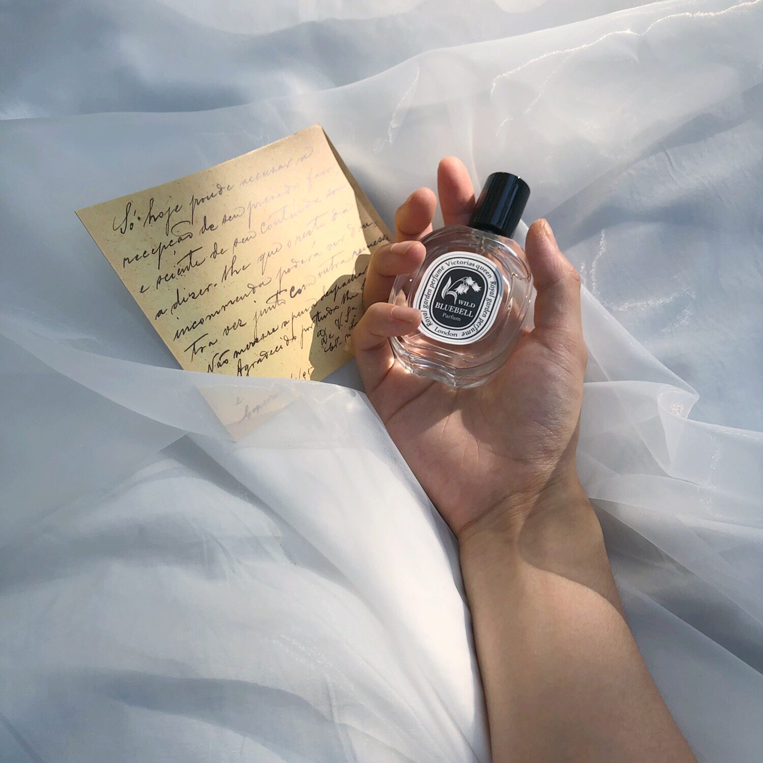 In translucent pure white Ogan gauze fabric hazy beauty soft swing background cloth photo props