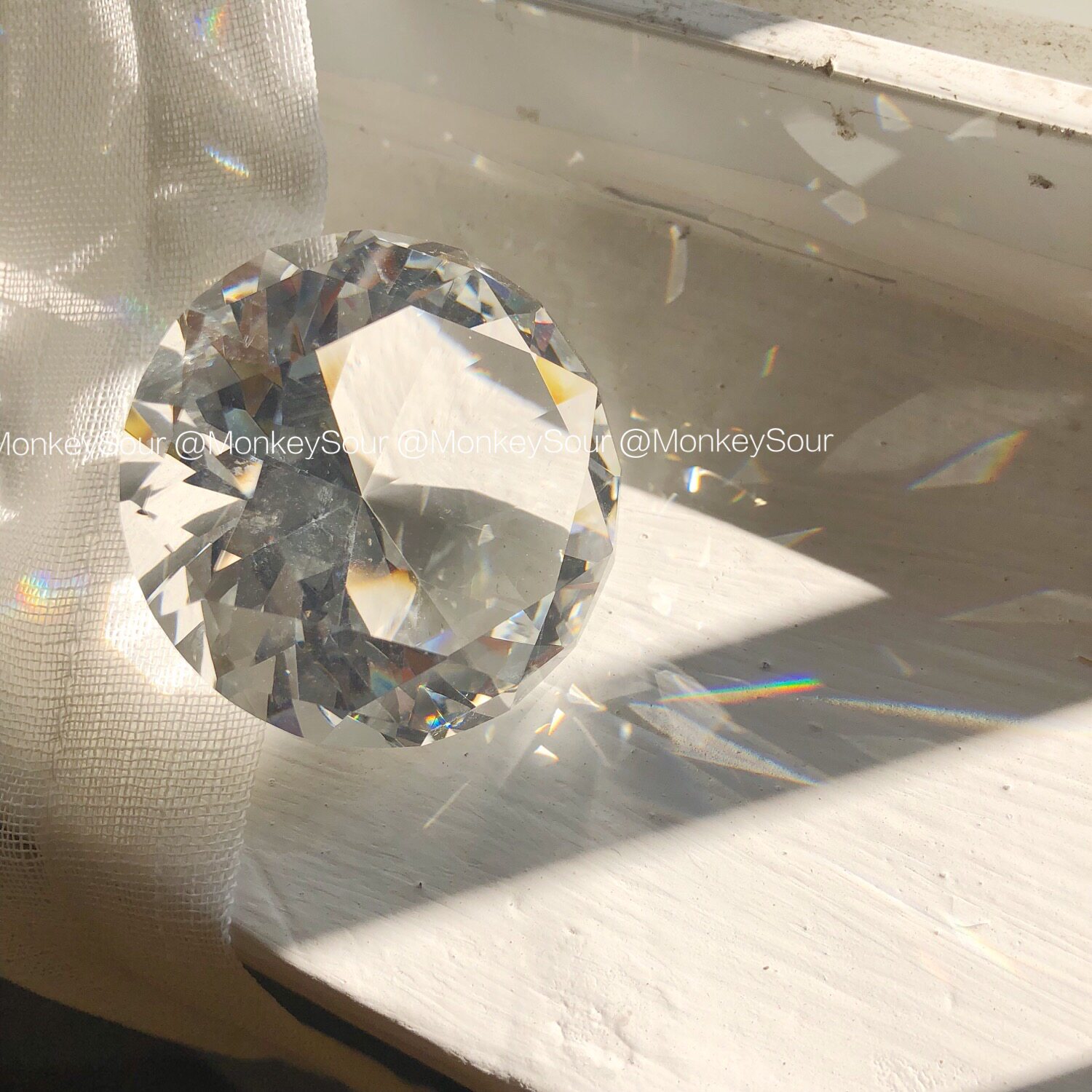 ins teen girl's heart dazzling large drill stone laser crystal Soft girl original Cebu rainbow light pendulum slapping decoration photo props-Taobao