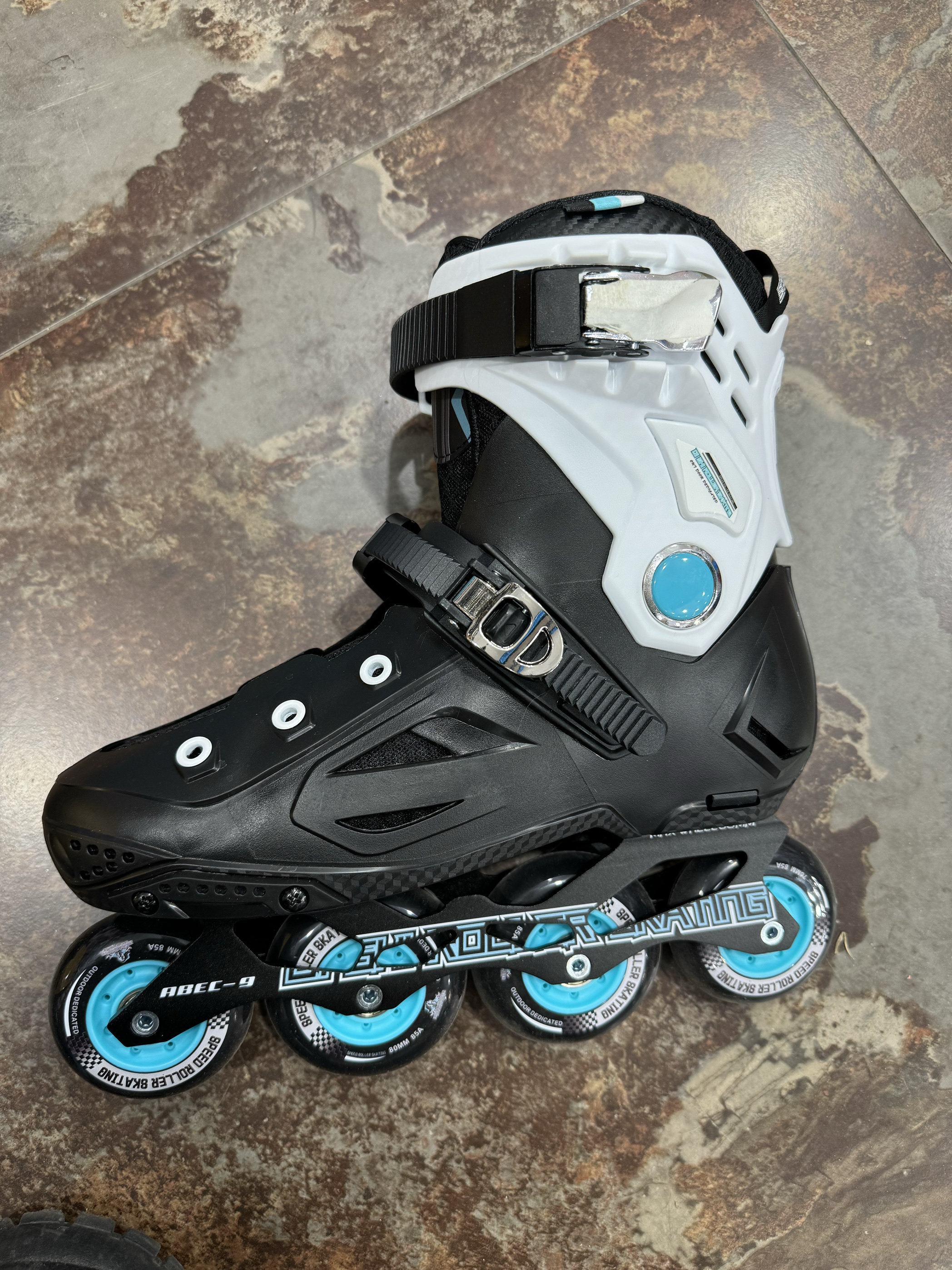 Роликовые коньки для детей 旱冰鞋男款成人溜冰鞋滑冰旱冰轮滑鞋成年女大学专业大学生平花鞋 DLS