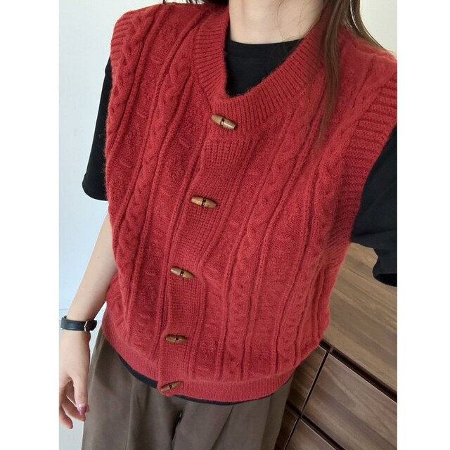 Korean-Style Design with Three-Dimensional Floral Pattern, Horn Button Knit Vest for Women, Early Autumn New Fashion Versatile Sweater Vest