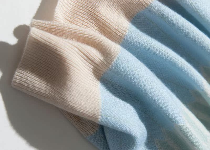 Nhìn thấy tâm trạng của cô ấy cũng thật đẹp. cardigan nữ